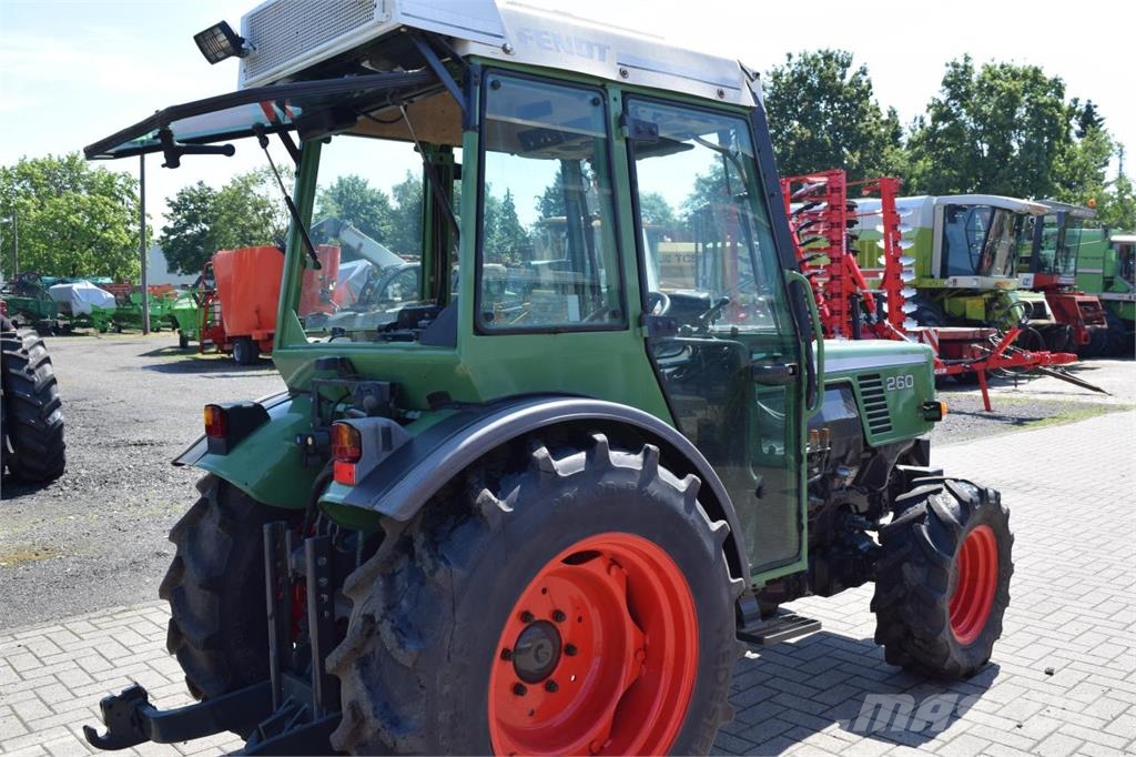 Fendt Farmer 260 V الجرارات