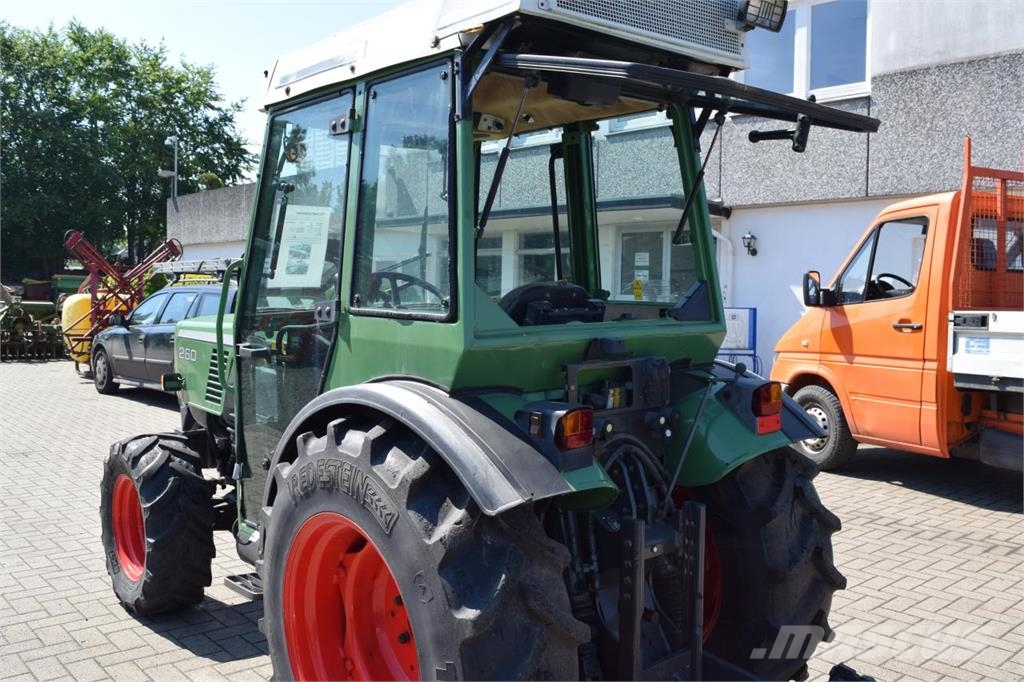 Fendt Farmer 260 V الجرارات