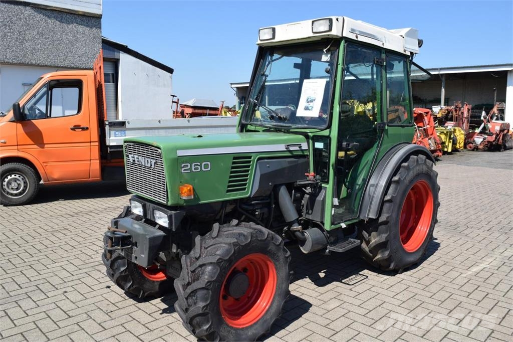 Fendt Farmer 260 V الجرارات