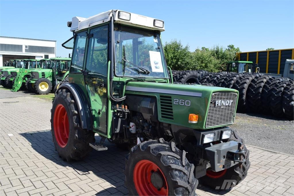Fendt Farmer 260 V الجرارات