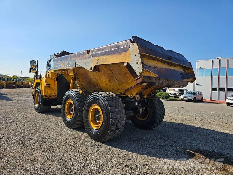 Komatsu HM 300-2 Liigendraamiga pinnaseveokid