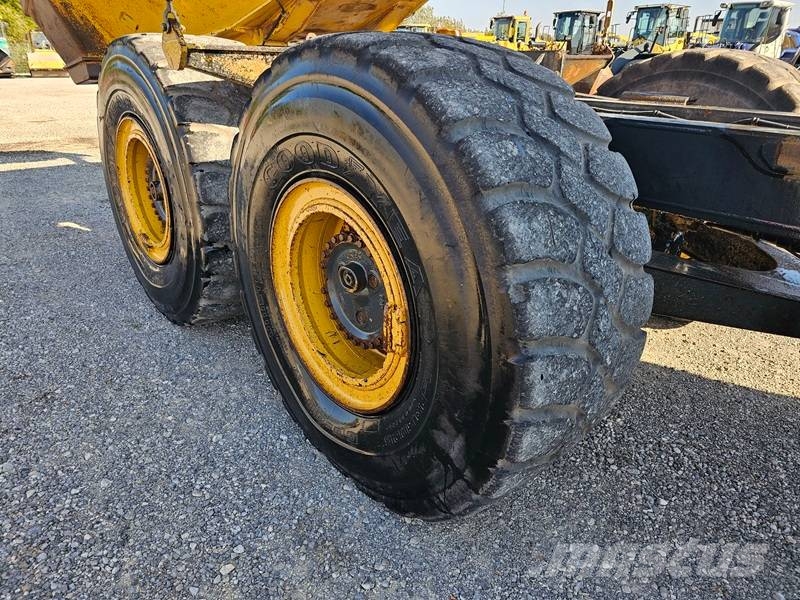 Komatsu HM 300-2 Liigendraamiga pinnaseveokid