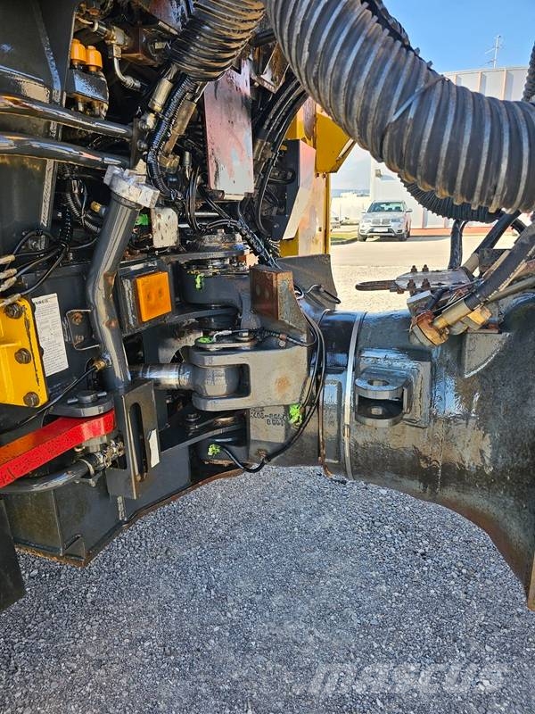 Komatsu HM 300-2 Liigendraamiga pinnaseveokid