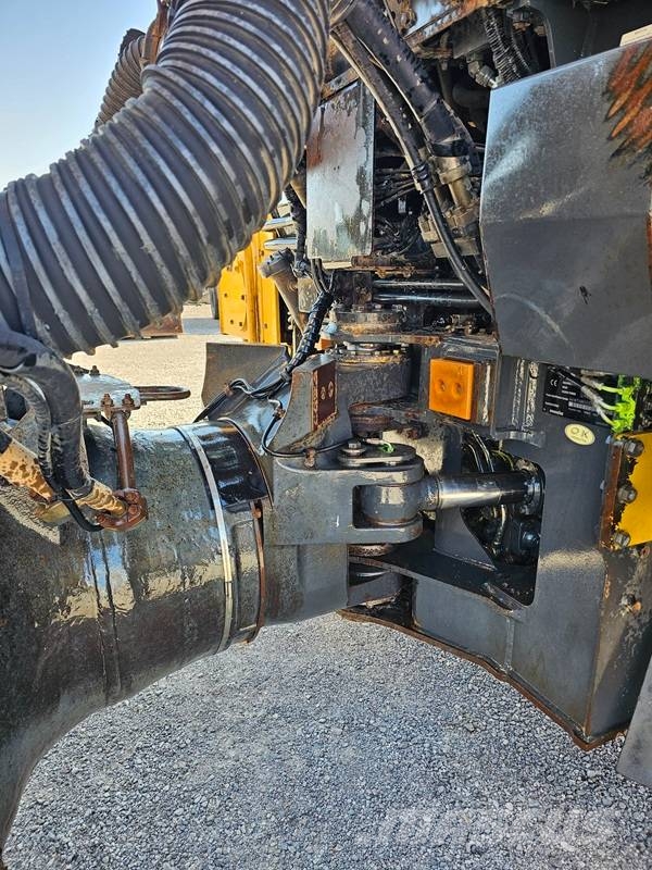 Komatsu HM 300-2 Liigendraamiga pinnaseveokid