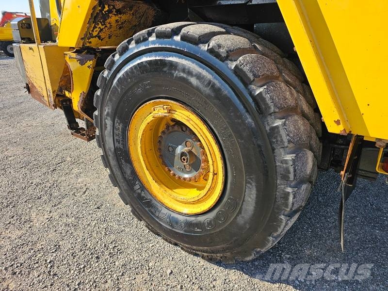 Komatsu HM 300-2 Liigendraamiga pinnaseveokid