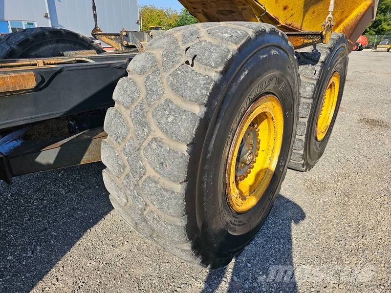 Komatsu HM 300-2 Liigendraamiga pinnaseveokid