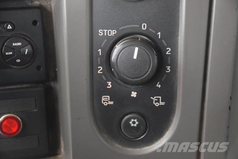 Renault Lander 370 Premium رافعات صالحة لكل أنواع الطرق