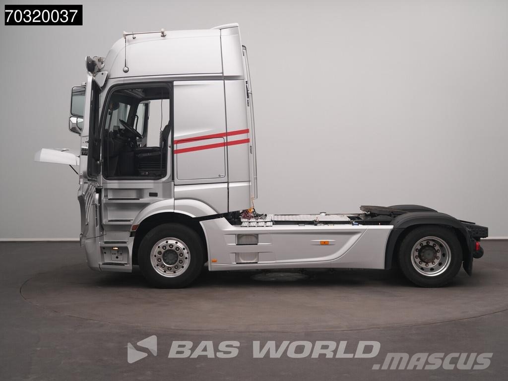 Mercedes-Benz Actros 1963 Actros 4X2 GigaSpace Retarder Full-Air Vetopöytäautot