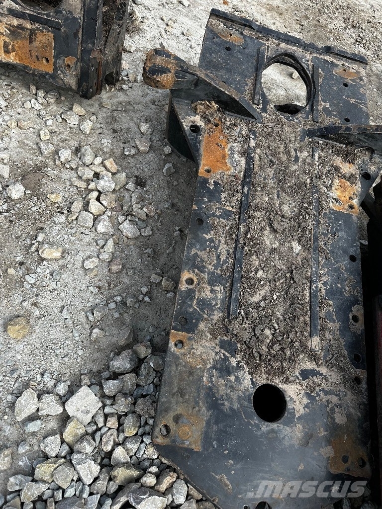 Komatsu 895 Chassis en ophanging