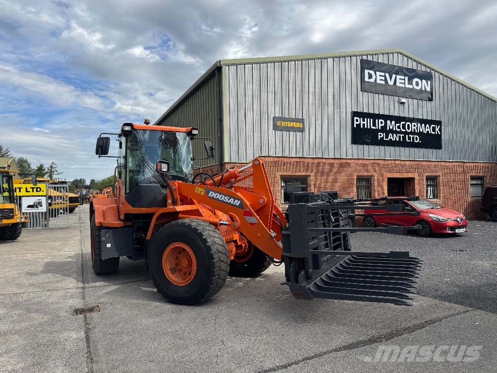 Develon DL 280-7 silage fork Vorken