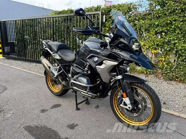 Ducati streetfighter V2 Rupsgraafmachines