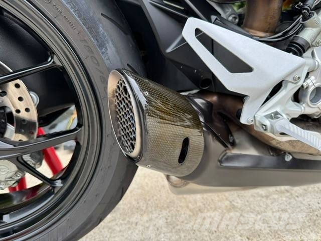 Ducati streetfighter V2 Rupsgraafmachines