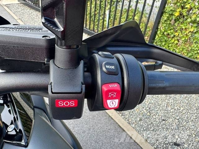 Ducati streetfighter V2 Rupsgraafmachines