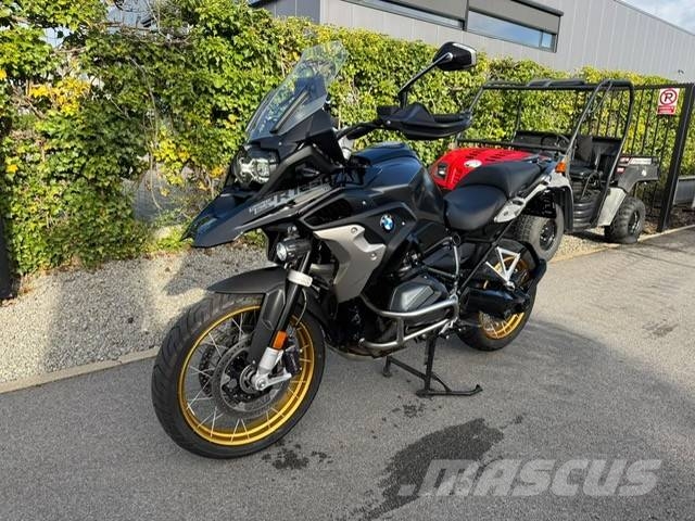 Ducati streetfighter V2 Rupsgraafmachines