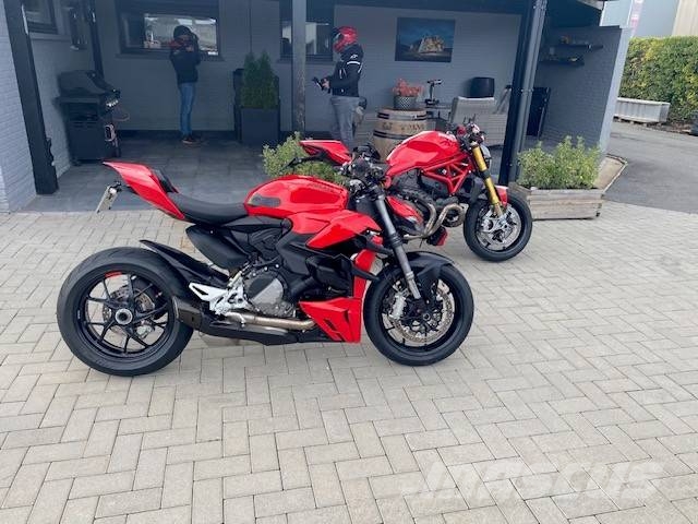 Ducati streetfighter V2 Rupsgraafmachines
