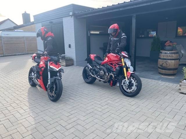 Ducati streetfighter V2 Rupsgraafmachines