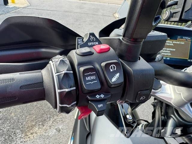 Ducati streetfighter V2 Rupsgraafmachines