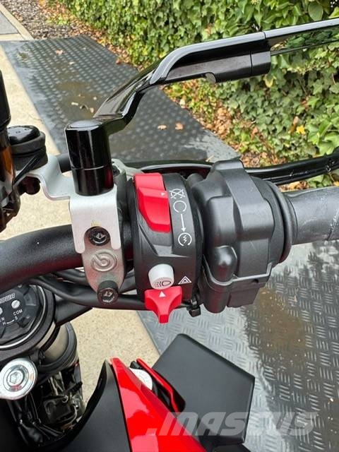 Ducati streetfighter V2 Rupsgraafmachines