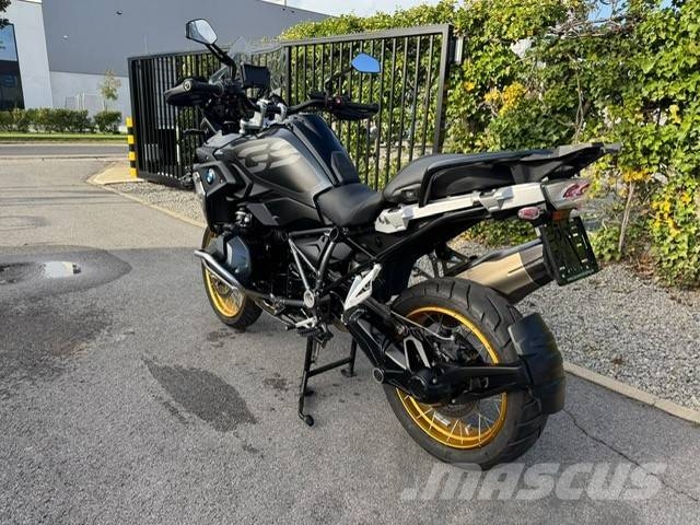 Ducati streetfighter V2 Rupsgraafmachines
