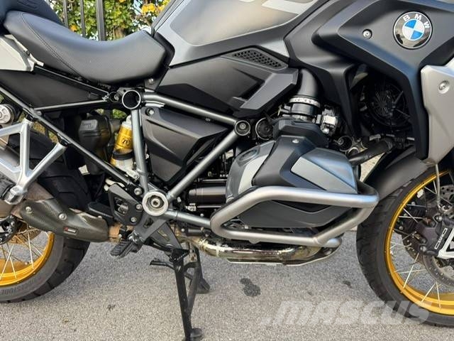 Ducati streetfighter V2 Rupsgraafmachines