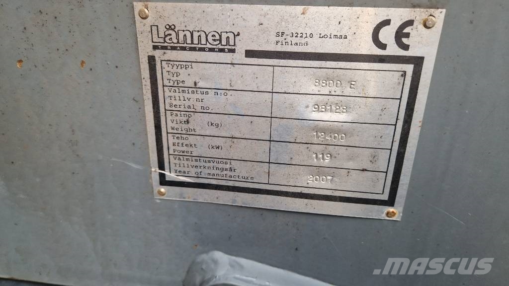 Lännen 8800 E لوادر ذات جرافات عكسية