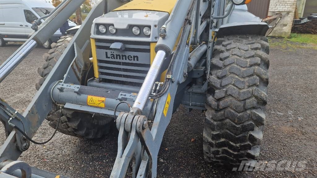 Lännen 8800 E لوادر ذات جرافات عكسية