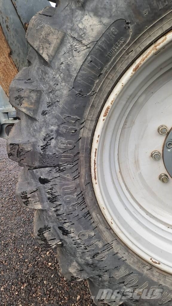 Lännen 8800 E لوادر ذات جرافات عكسية