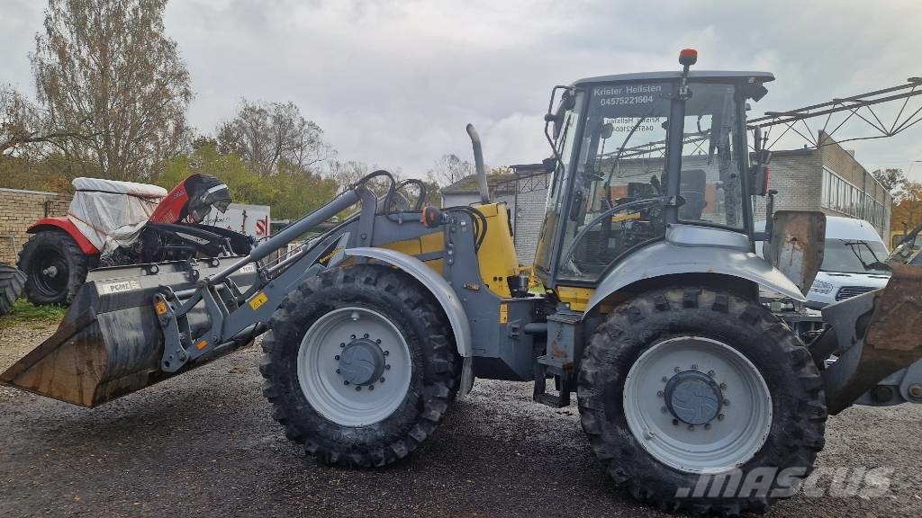 Lännen 8800 E لوادر ذات جرافات عكسية