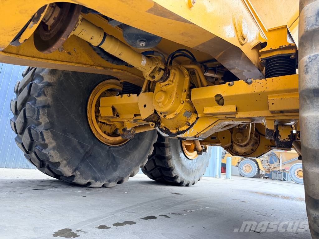 Bell B40E Articulated Haulers