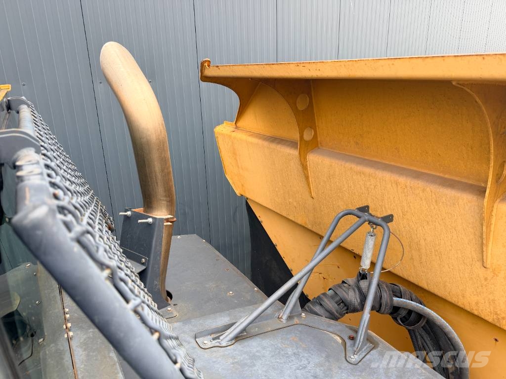 Bell B40E Articulated Haulers