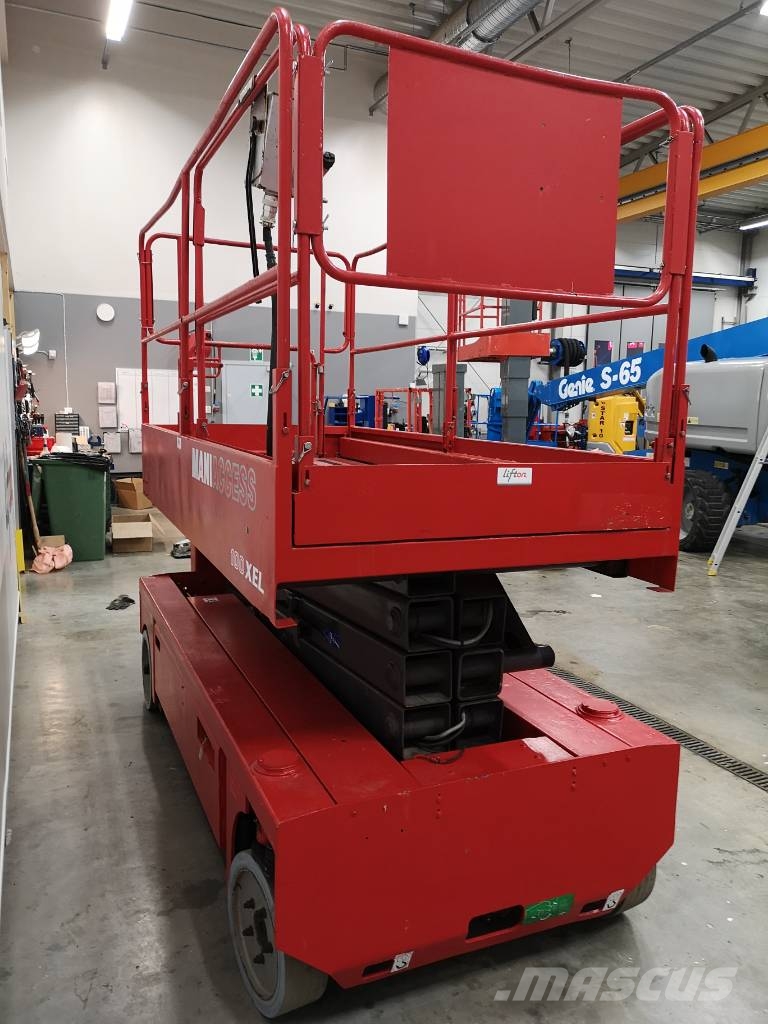 Manitou 100 XEL رافعات مقصية الشكل