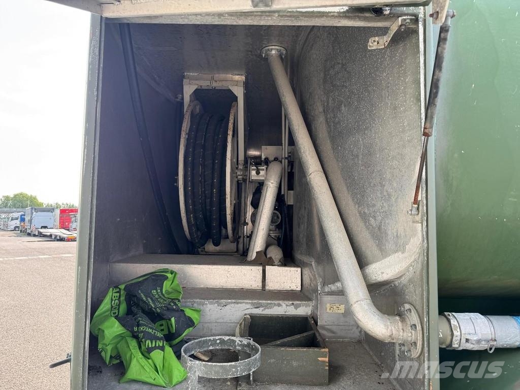 Volvo N10 6X4 Robson-Drive + TANK 14.000 LITER Tartályos teherautók