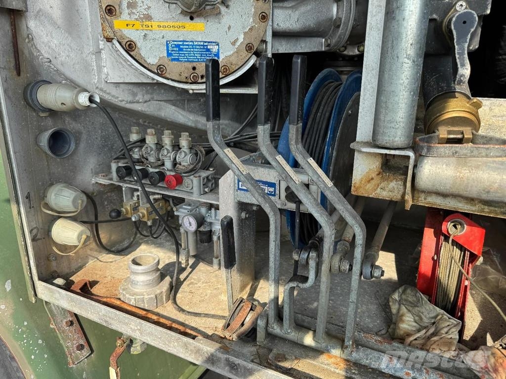 Volvo N10 6X4 Robson-Drive + TANK 14.000 LITER Tartályos teherautók