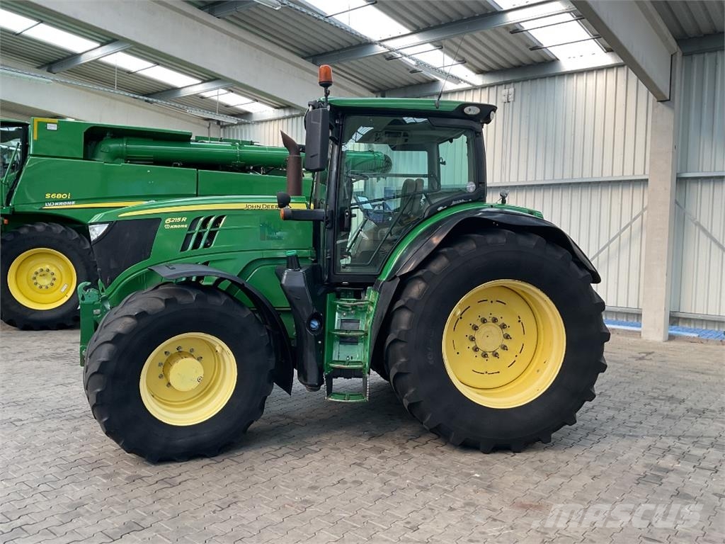 John Deere 6215R Tractoren