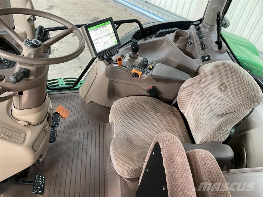 John Deere 6215R Tractoren