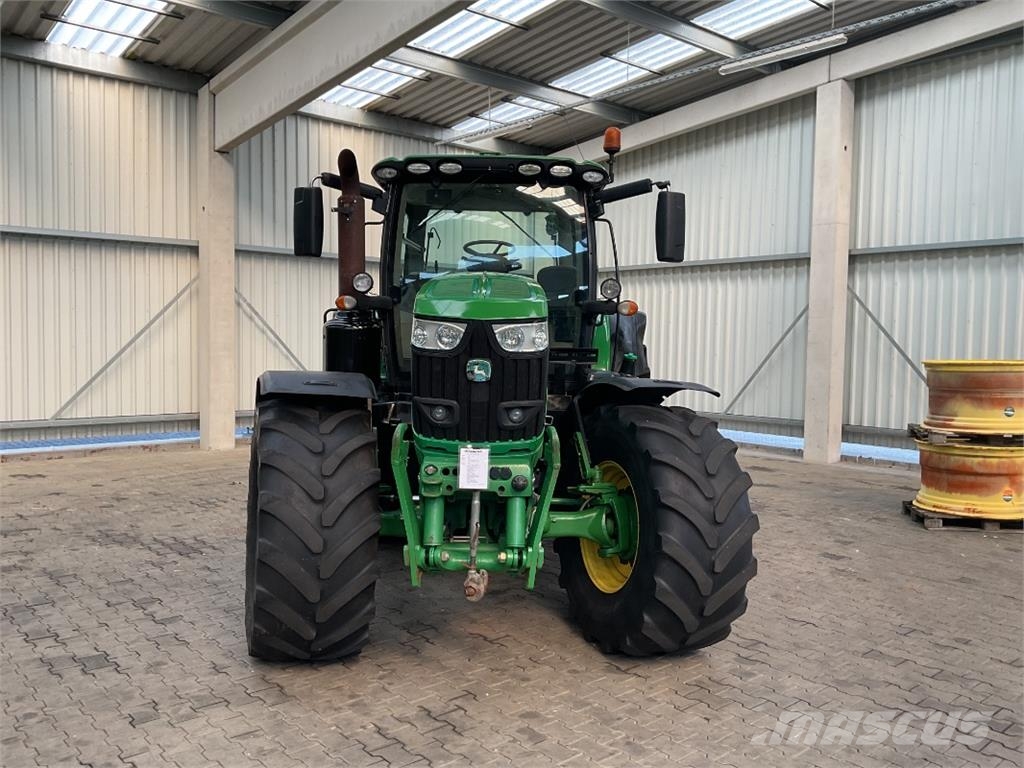 John Deere 6215R Tractoren