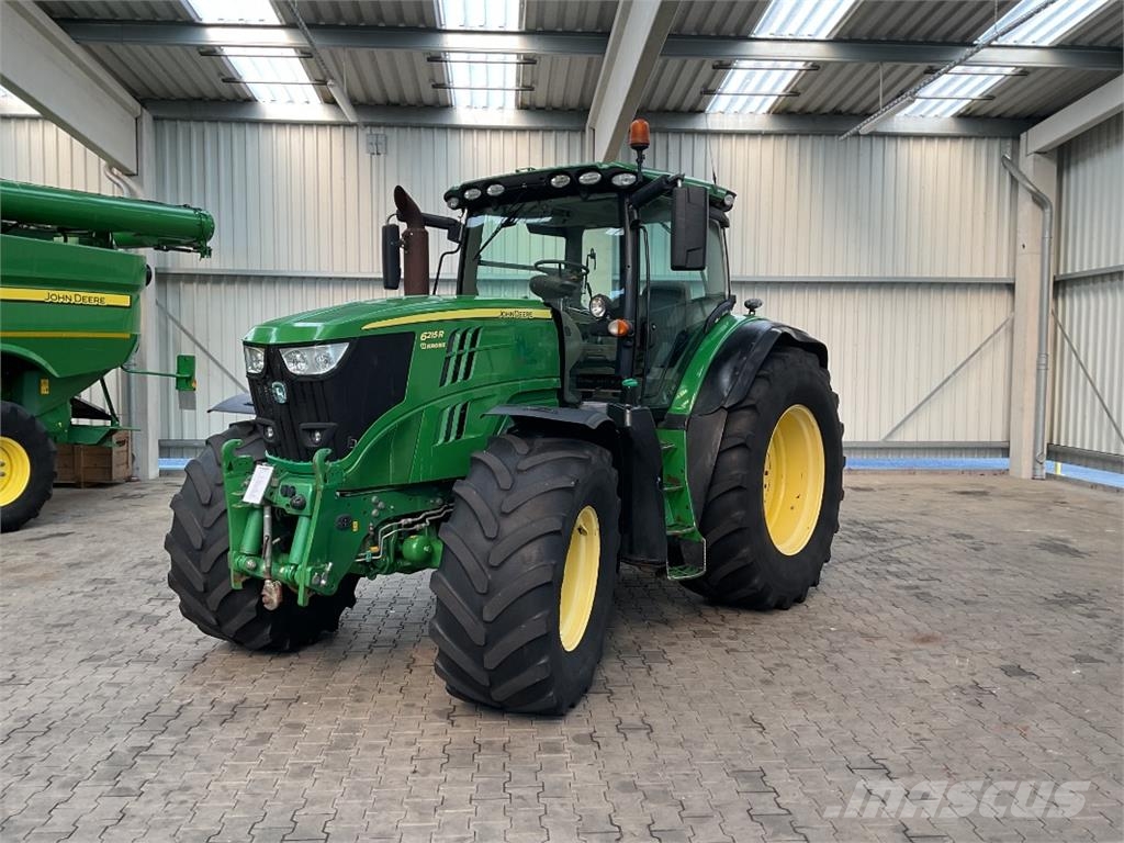 John Deere 6215R Tractoren