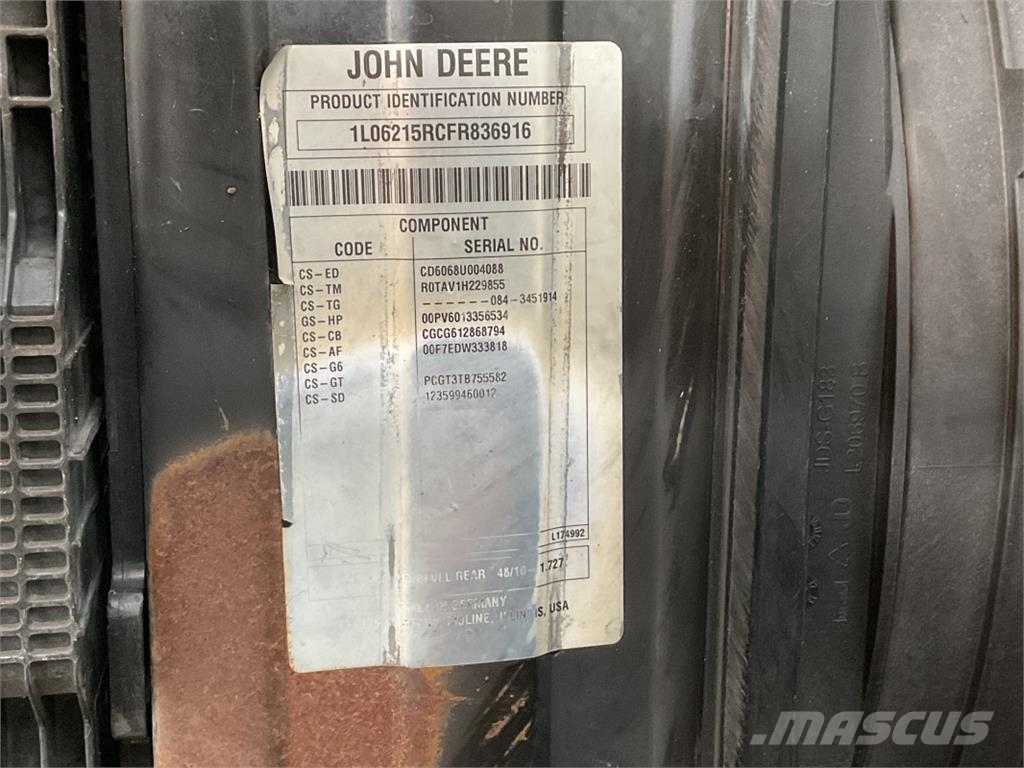 John Deere 6215R Tractoren