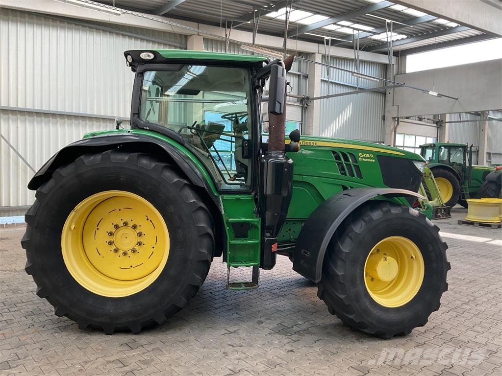 John Deere 6215R Tractoren