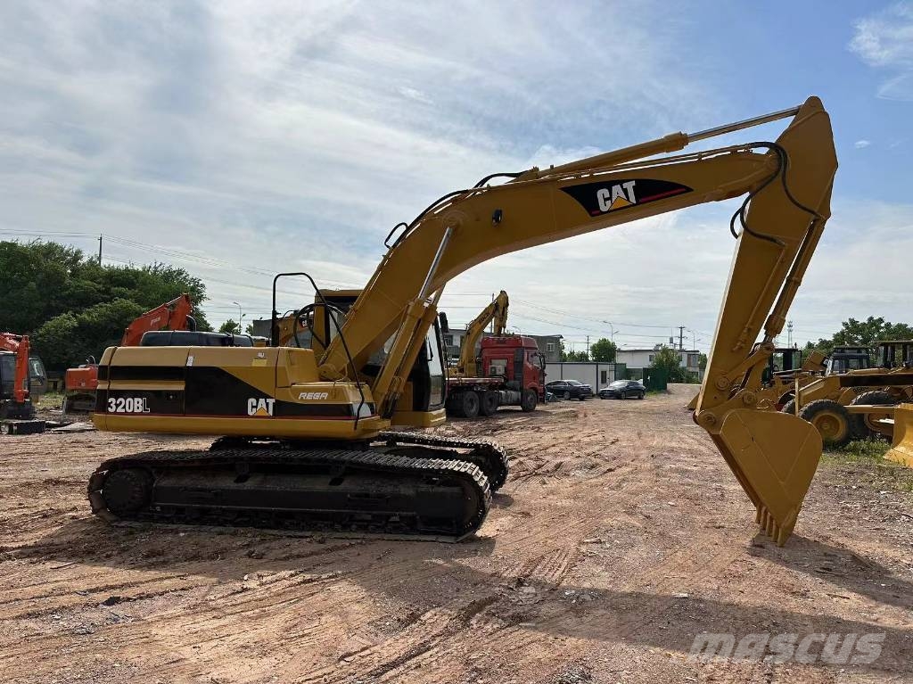 CAT 320B Bagri goseničarji