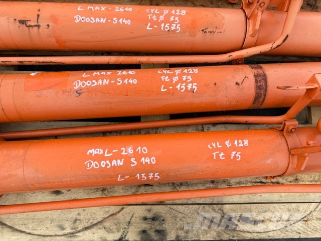 Doosan NEW HYDRAULIC CYLINDER Hidráulicos