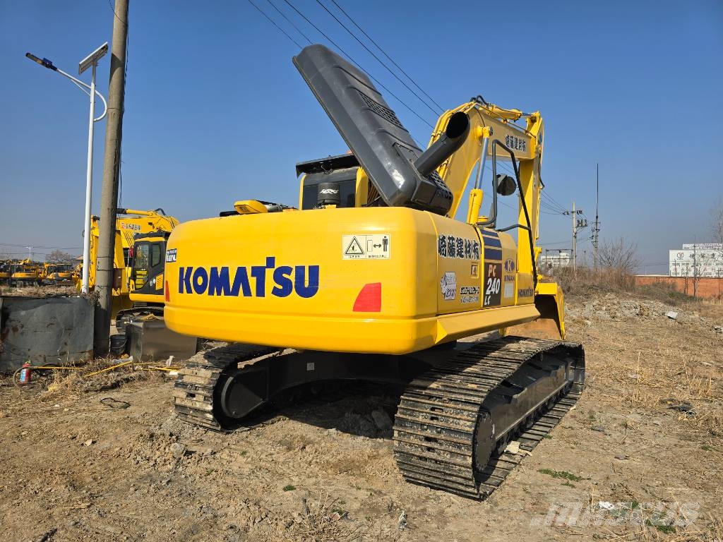 Komatsu PC240-8 Верижен екскаватор