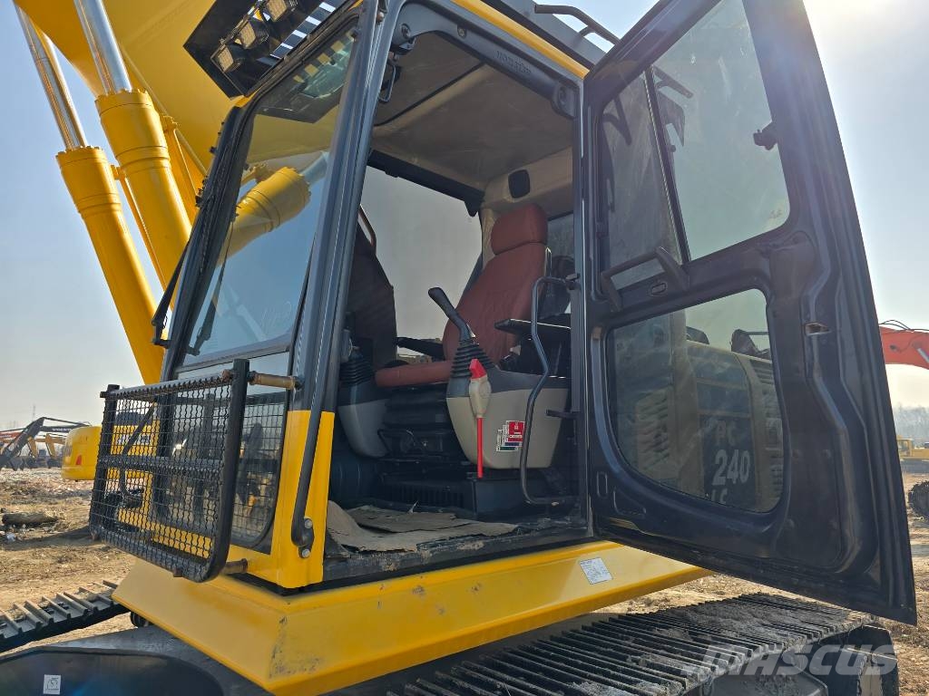 Komatsu PC240-8 Верижен екскаватор