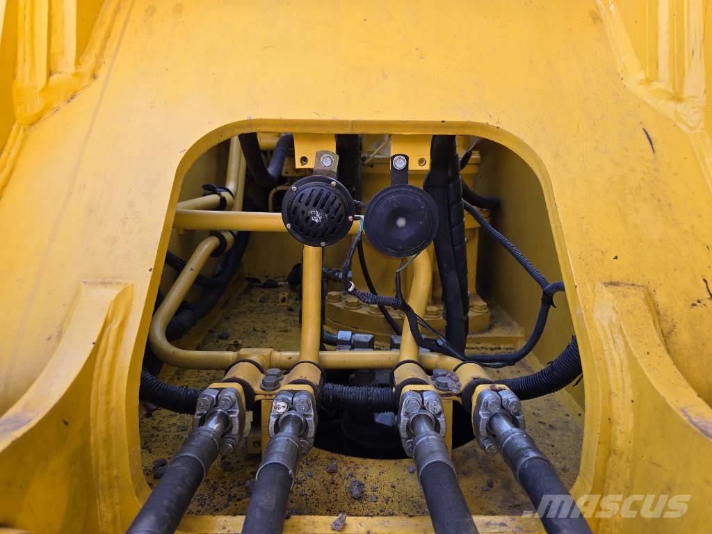 Komatsu PC240-8 Верижен екскаватор
