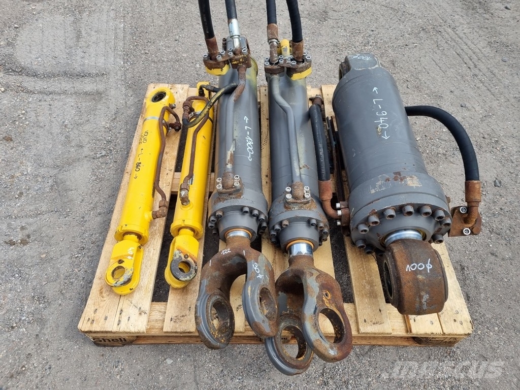 Volvo L 120 F HYDRAULIC CYLINDER USED COMPLET 油壓
