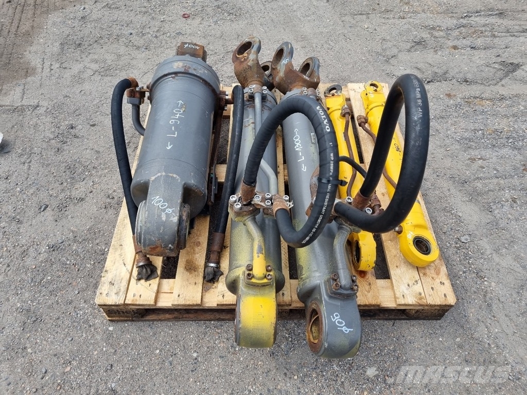 Volvo L 120 F HYDRAULIC CYLINDER USED COMPLET 油壓