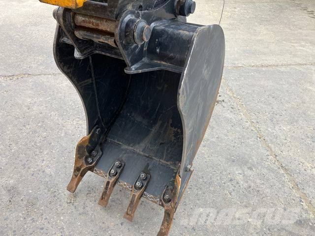 JCB 4CX Pro AEC Dual Drive Backhoe loaders