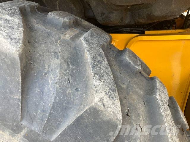 JCB 4CX Pro AEC Dual Drive Backhoe loaders