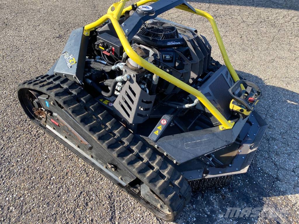 ECOTECH H27 Panther 1er Main endommagée Robot kosilice