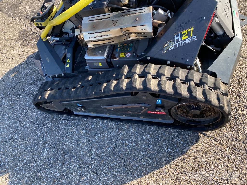ECOTECH H27 Panther 1er Main endommagée Robot kosilice